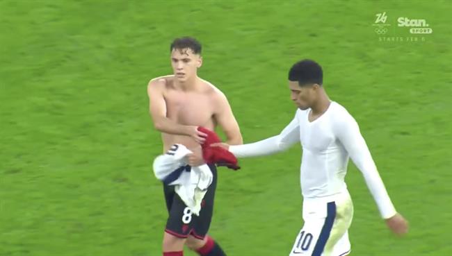 CĐV Anh tức giận với hành động của Jude Bellingham